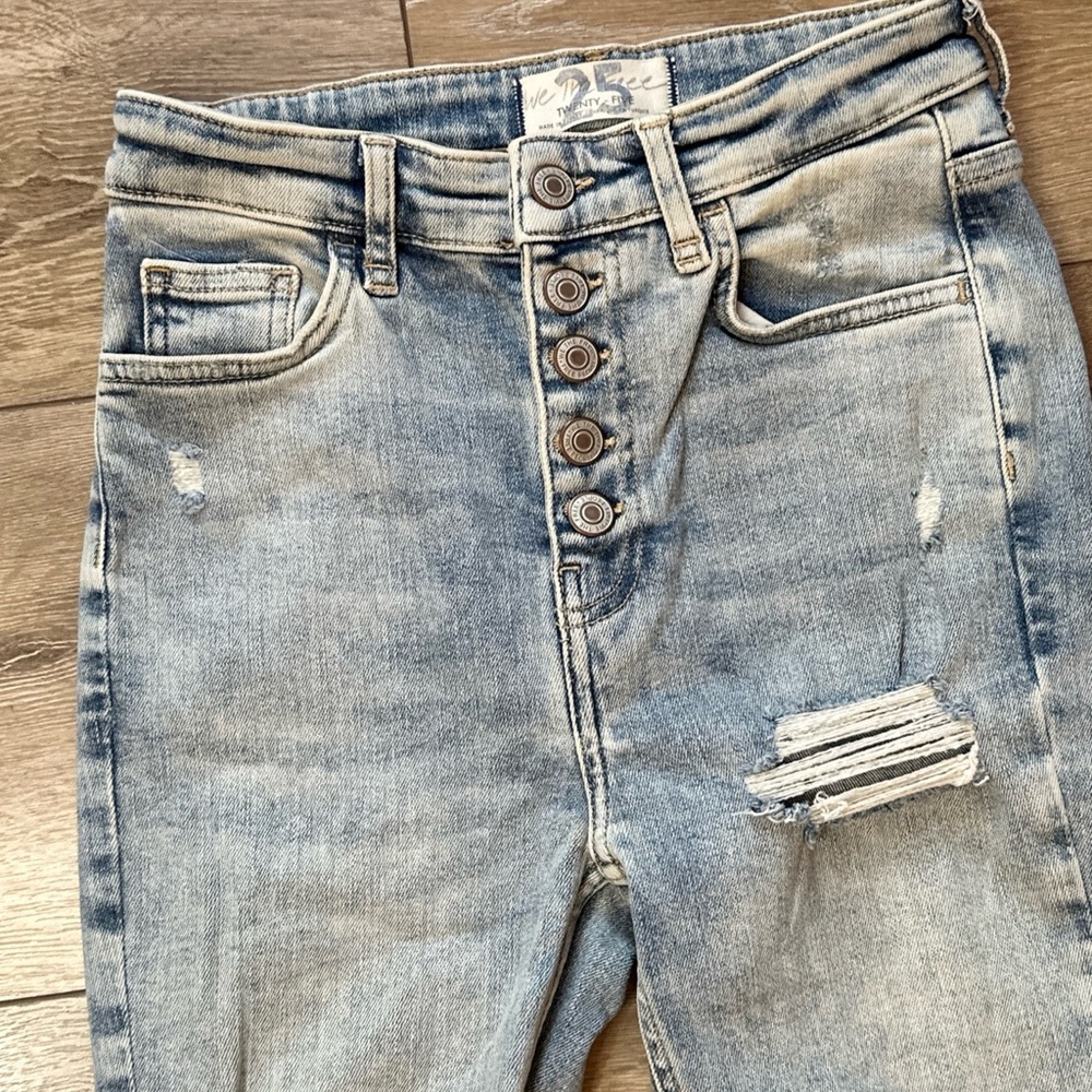 We The Free Sabrina High Rise Distressed Skinny Jeans Lightwash - Picture 7 of 12